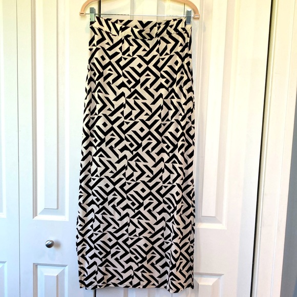 Romeo & Juliet Aztec print maxi skirt. Size Medium. - Picture 2 of 11